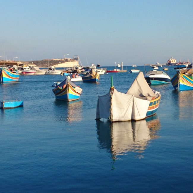 Barques traditionnelles dans le port de Marsaxlokk