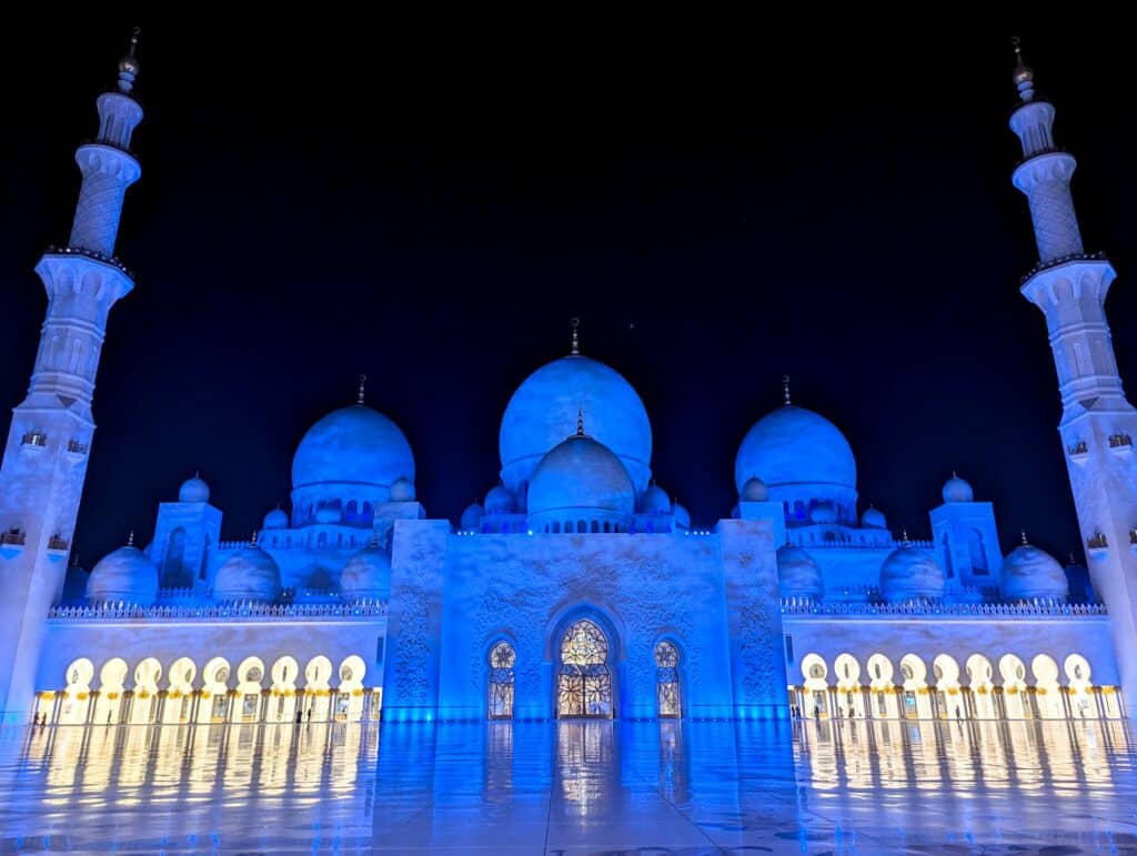 Escale à Abu Dhabi : plongée dans un décor des 1001 nuits