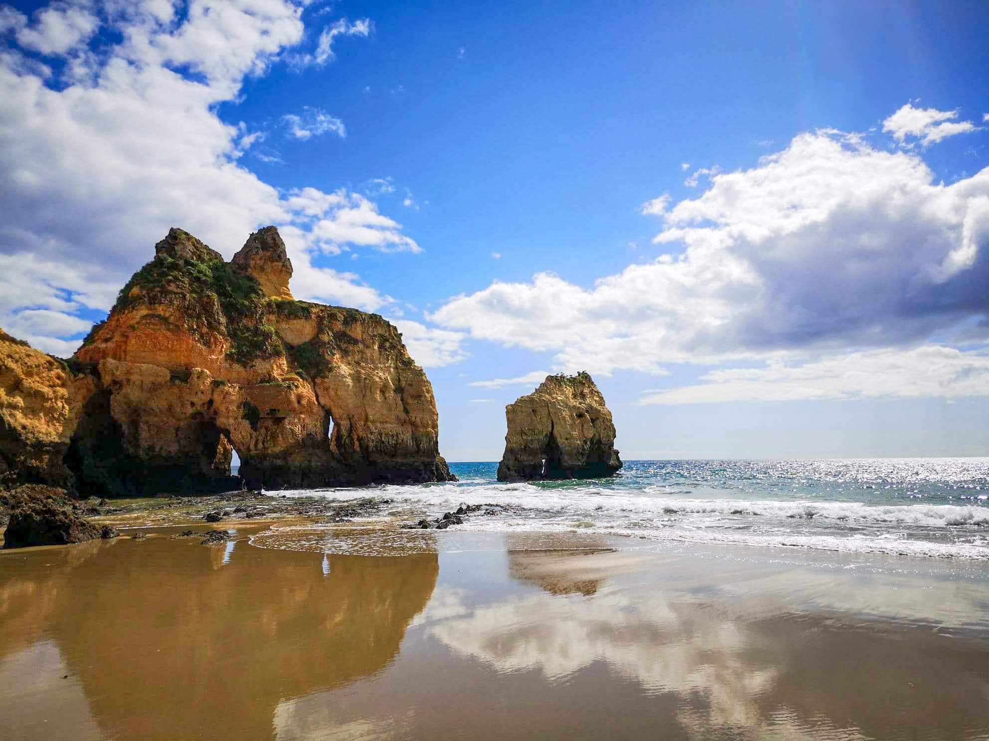 Praia dos Tres Irmao en Algarve