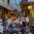 Ruelle animée du quartier Besiktas Istanbul
